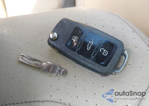 2012 Volkswagen Passat 2.5L Se z USA, uszkodzony, nr VIN 1VWBP7A31CC085002